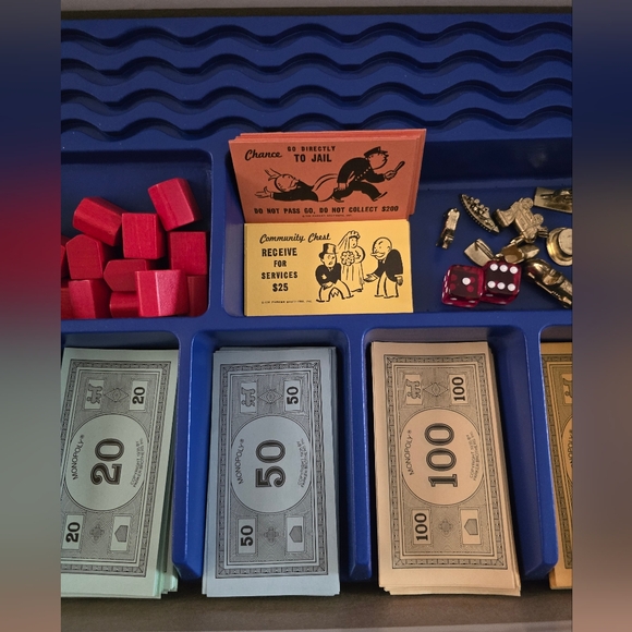 Monopoly Deluxe Anniversary Edition Board Game - Picture 15 of 16